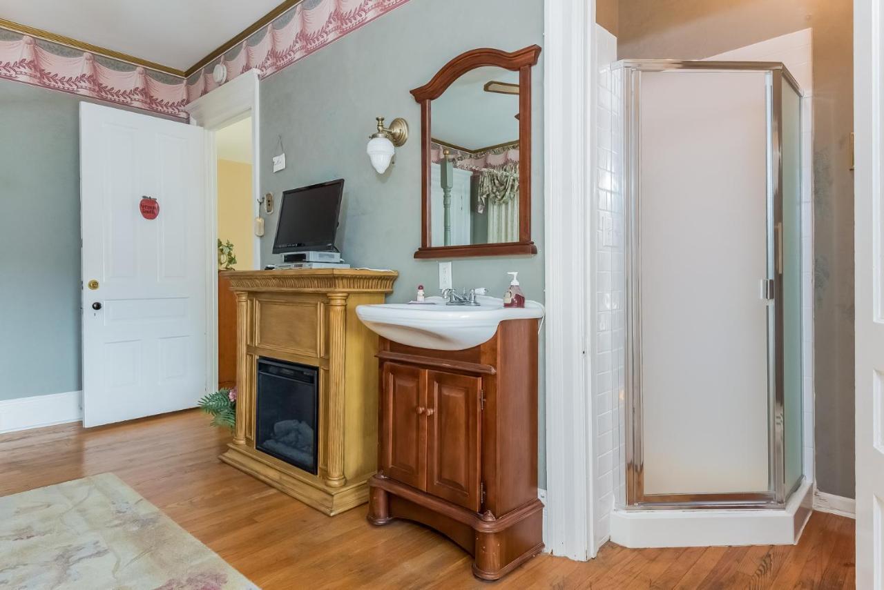 Bed and Breakfast Kingsley House Fennville Экстерьер фото